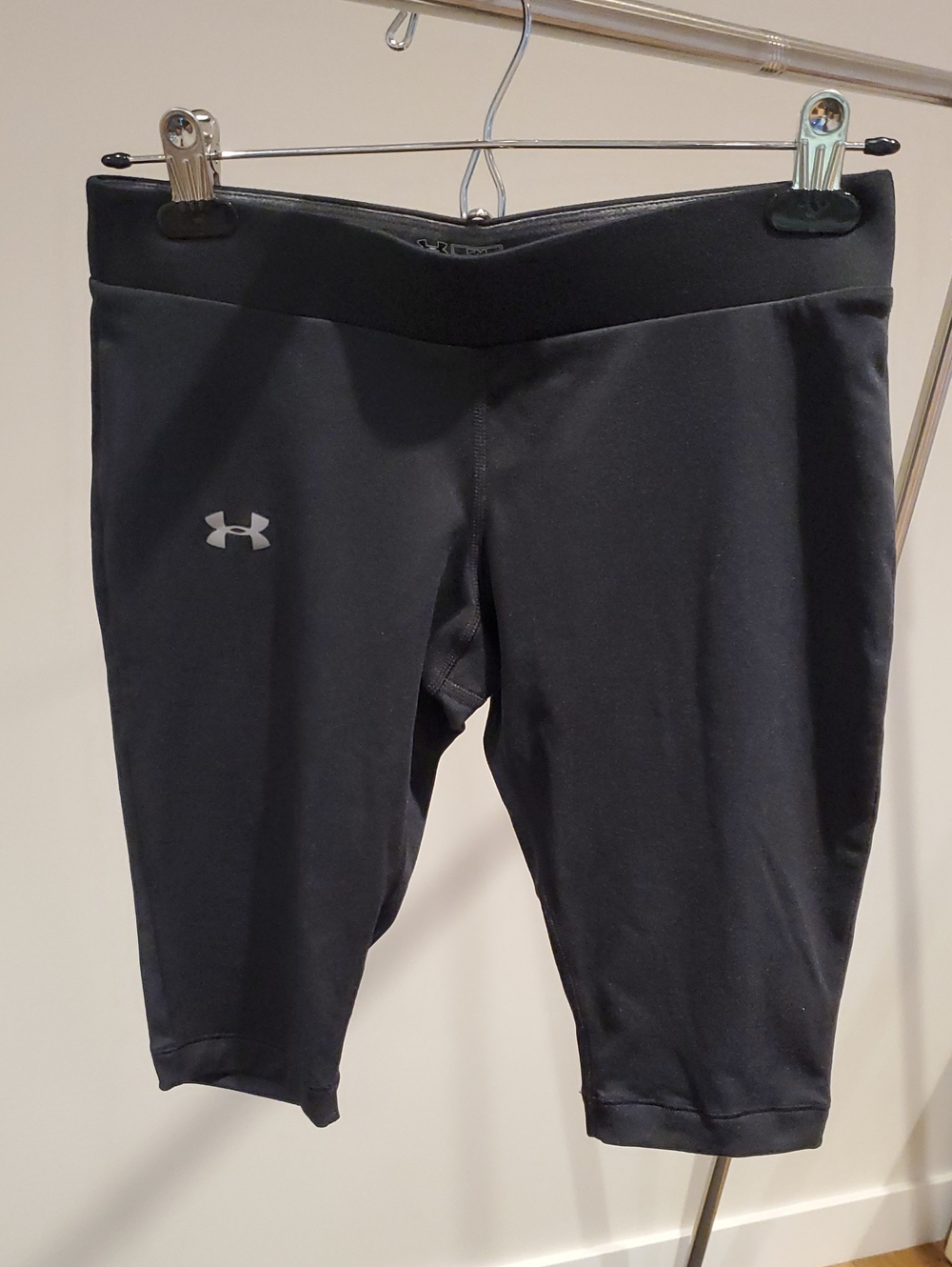 Under Armour Black Women's Mid-Length Fitted Shorts
